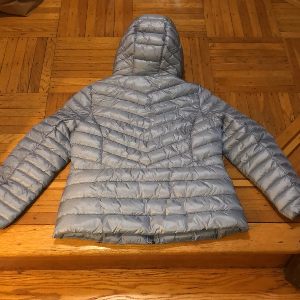 BCBGMAXAZRIA NWT light blue feather free eco friendly fill + packable - Picture 2 of 7